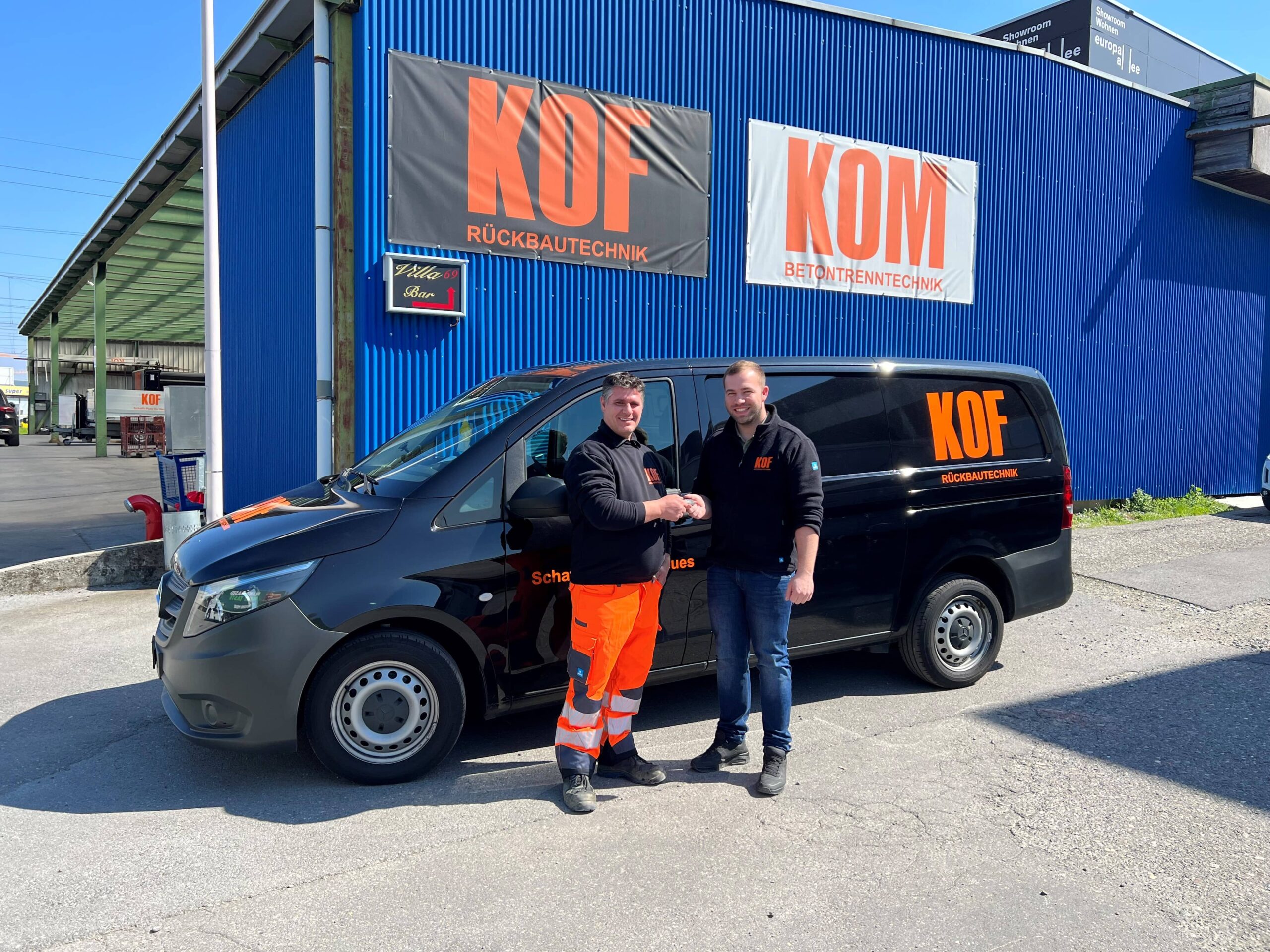 Fahrzeugübergabe Jasin Bus - KOF AG