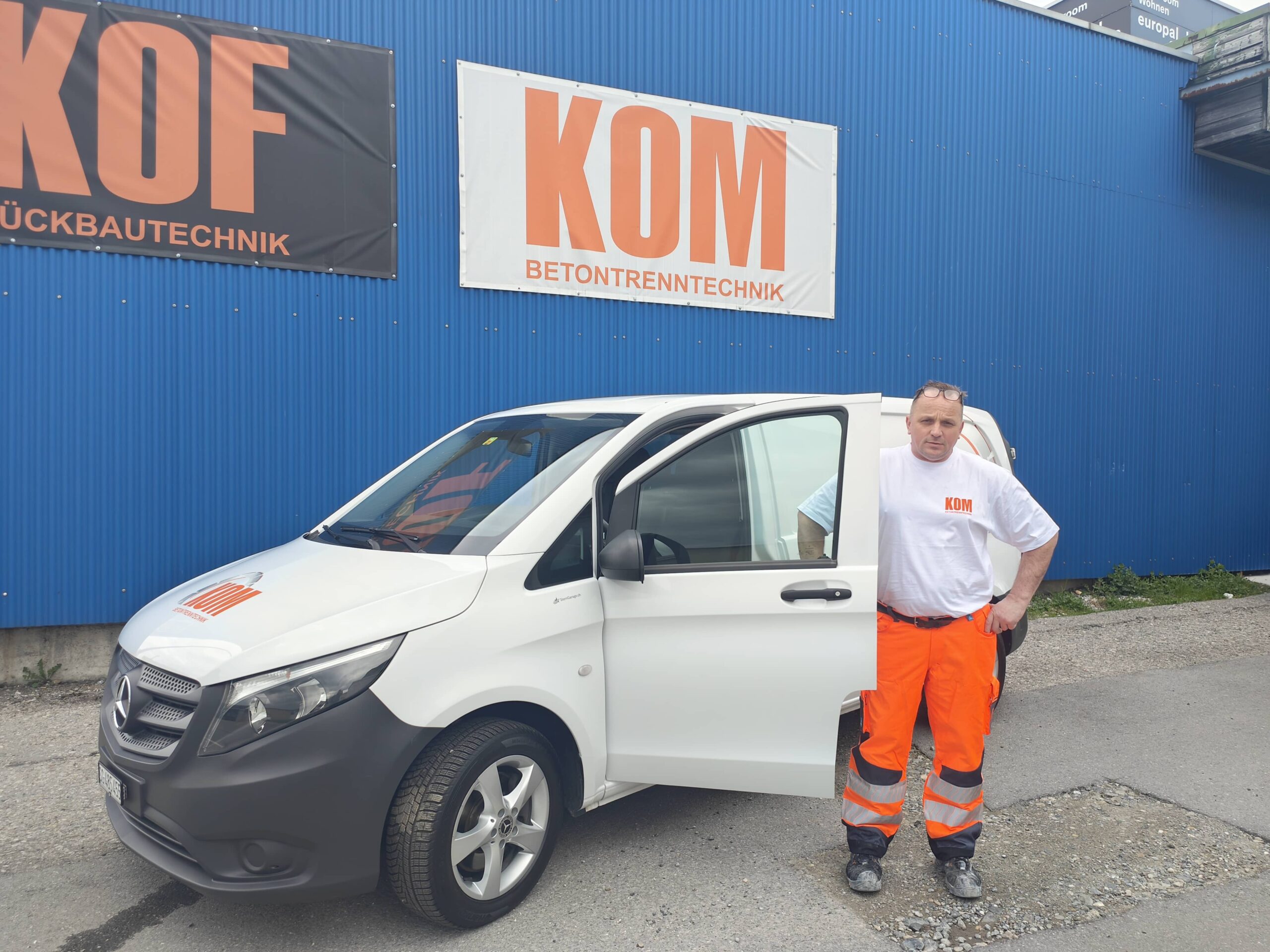 Fahrzeugübergabe Senad Bus - KOM AG