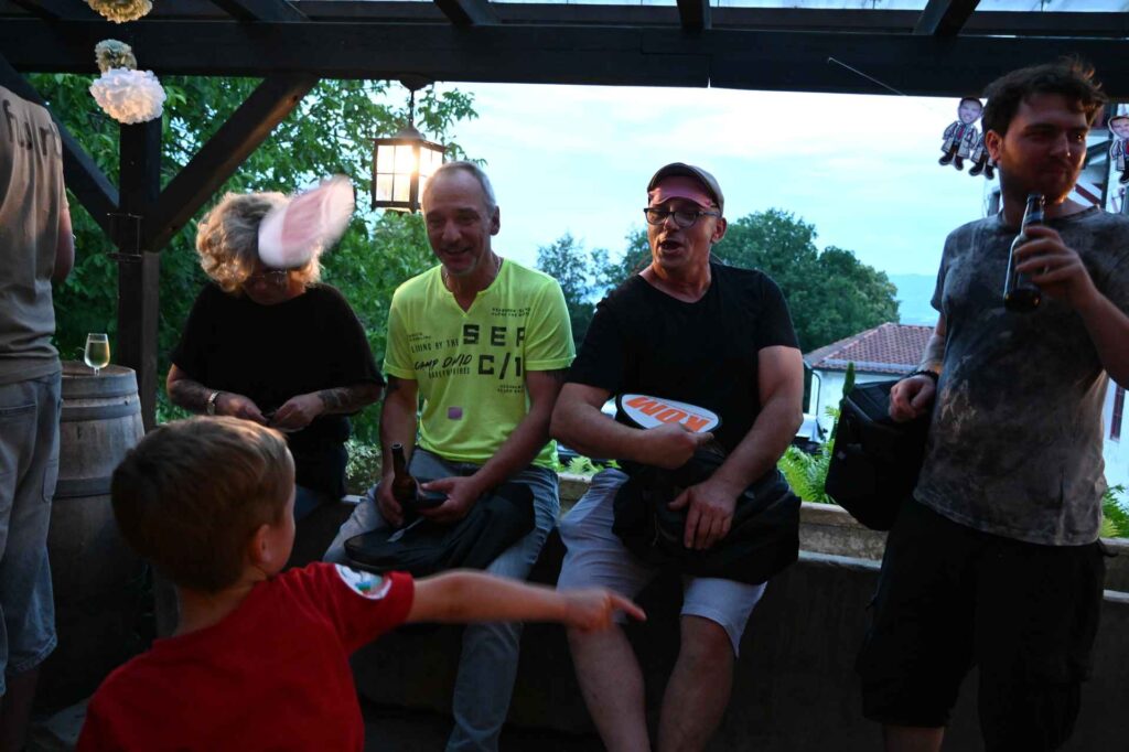 Sommerfest 2026 der KOF AG und KOM AG – Mitarbeitende und Familien feiern unter dem Motto „Vom Piloten bis zum Rockstar“