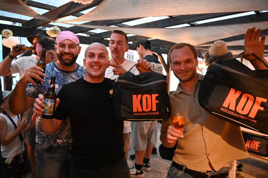Sommerfest 2026 der KOF AG und KOM AG – Mitarbeitende und Familien feiern unter dem Motto „Vom Piloten bis zum Rockstar“
